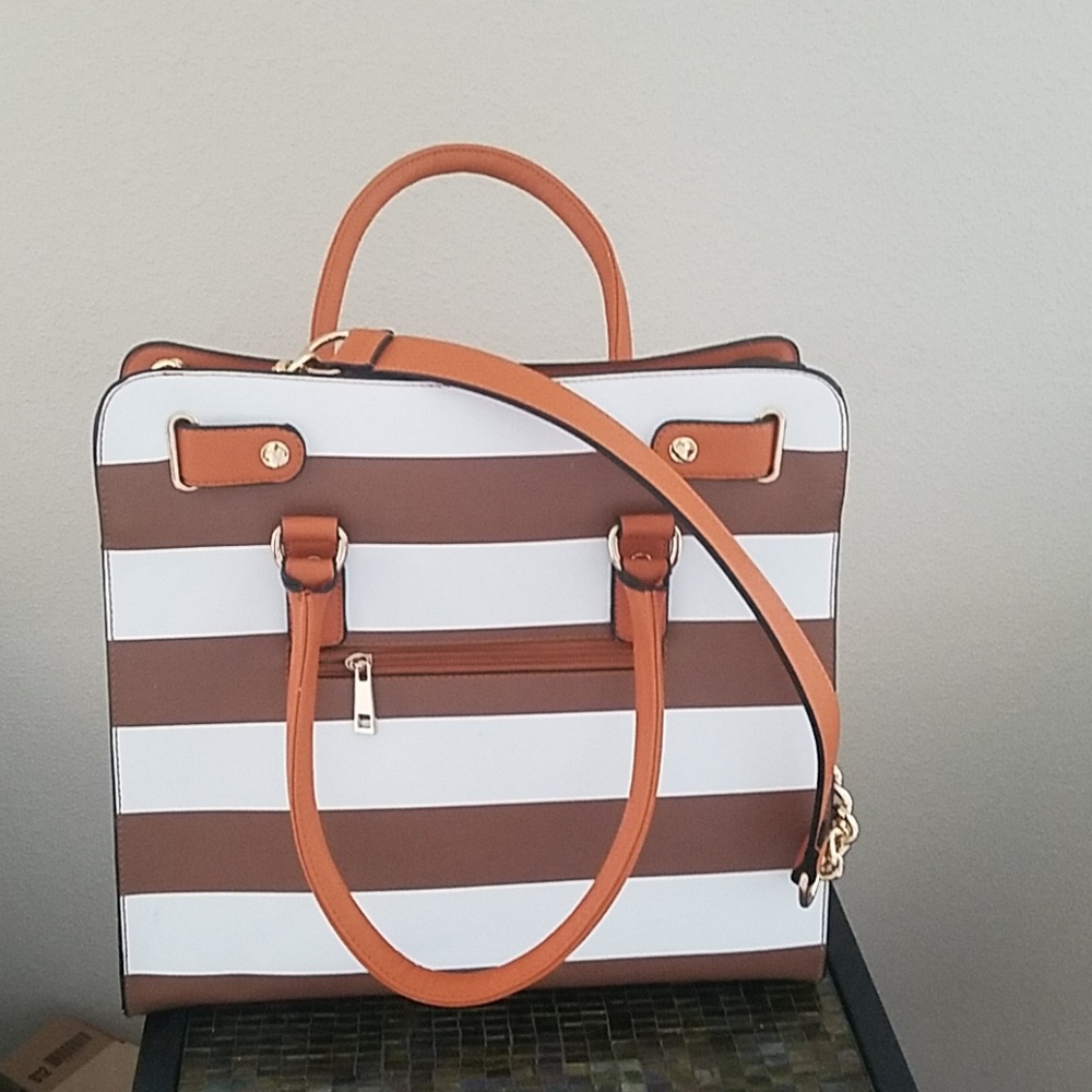 Purse - Picture 2 of 3